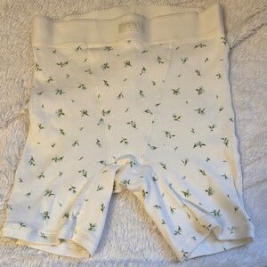 SKIMS 🍃🌻White Ribbed Shorts NWOT